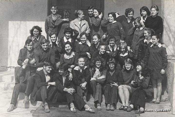 24 Wietecha Janina z klasa maturalna.jpg